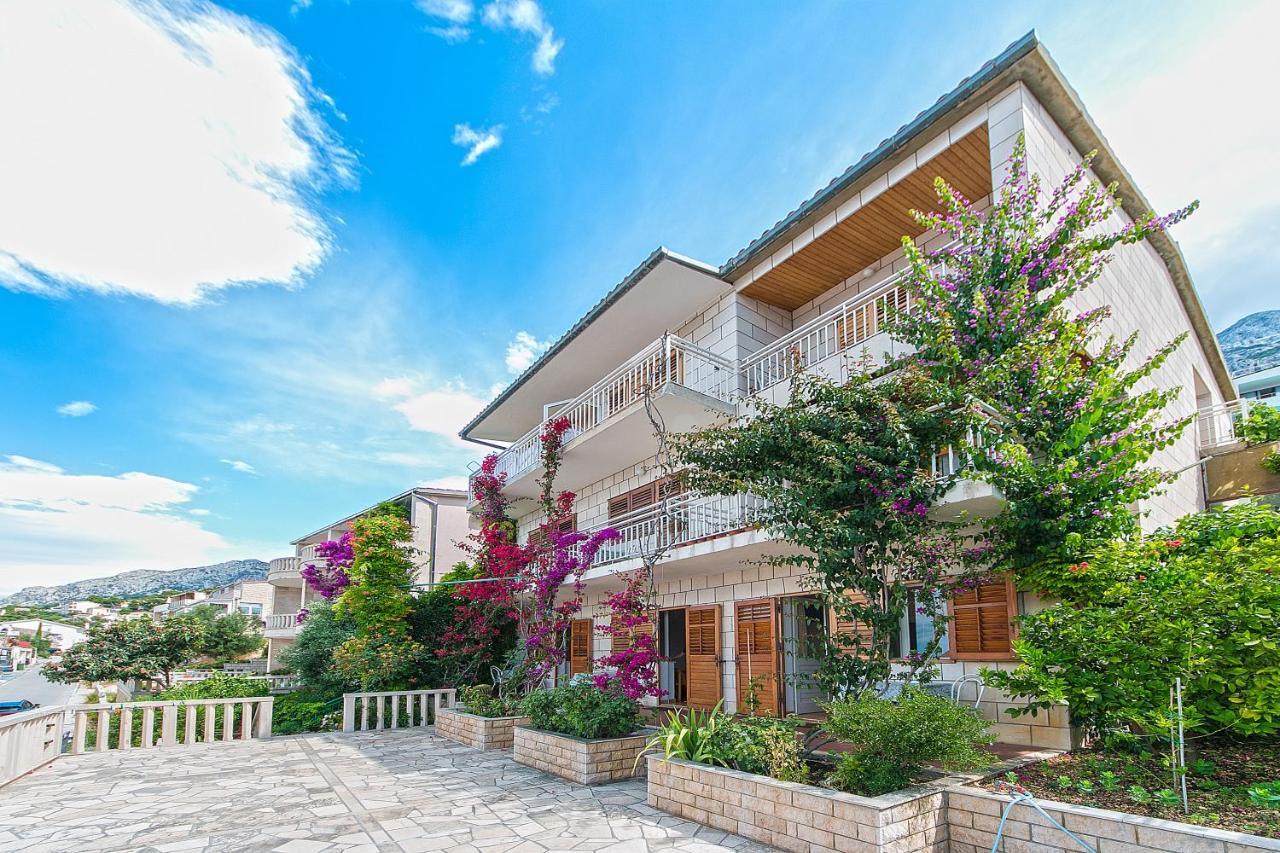 Apartments And Rooms By The Sea Brela, Makarska - 2752 Екстер'єр фото